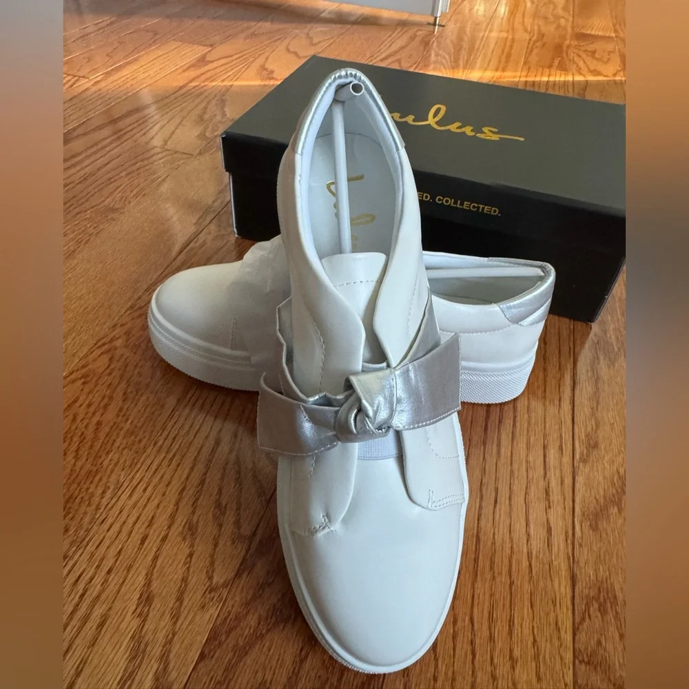 Calissa‎ Silver Bow Flatform Sneakers